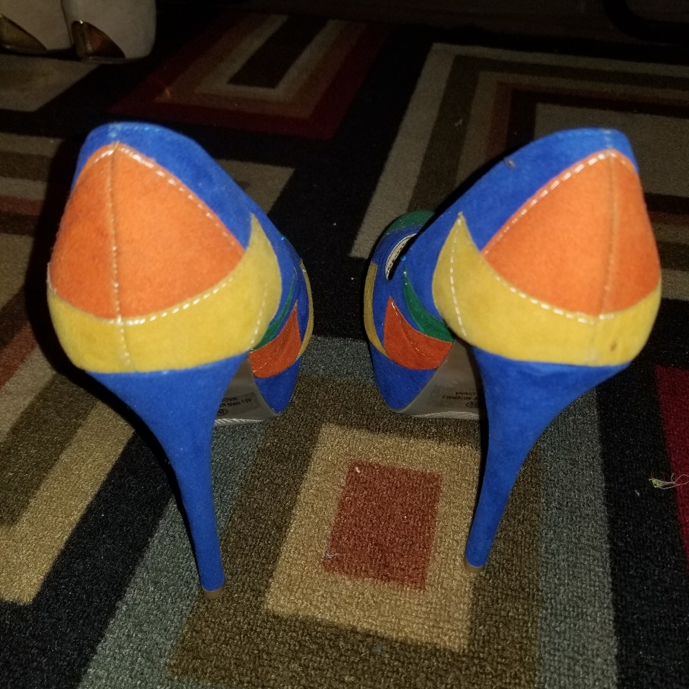 Shoes - Picture 3 of 4